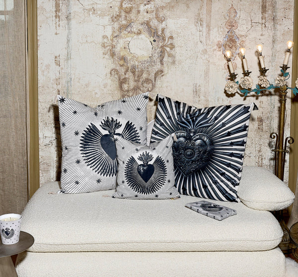 COUSSIN VELOURS ECRU EX VOTO NOIR PODEVACHE