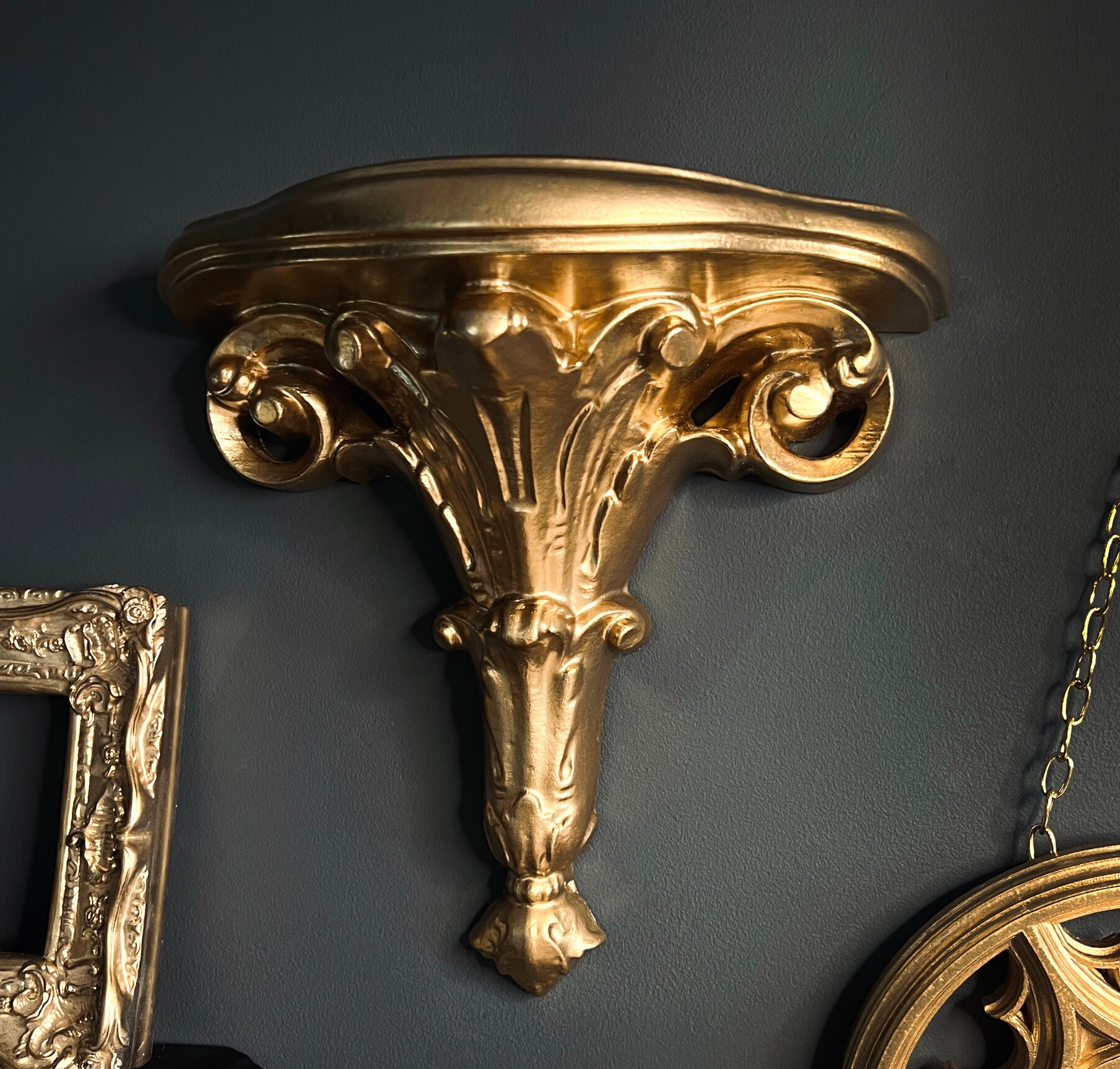 ETAGERE BAROQUE GOLD THE BLACKENED TEETH